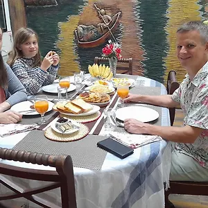 Sunset Hills Проживание в семье Канди